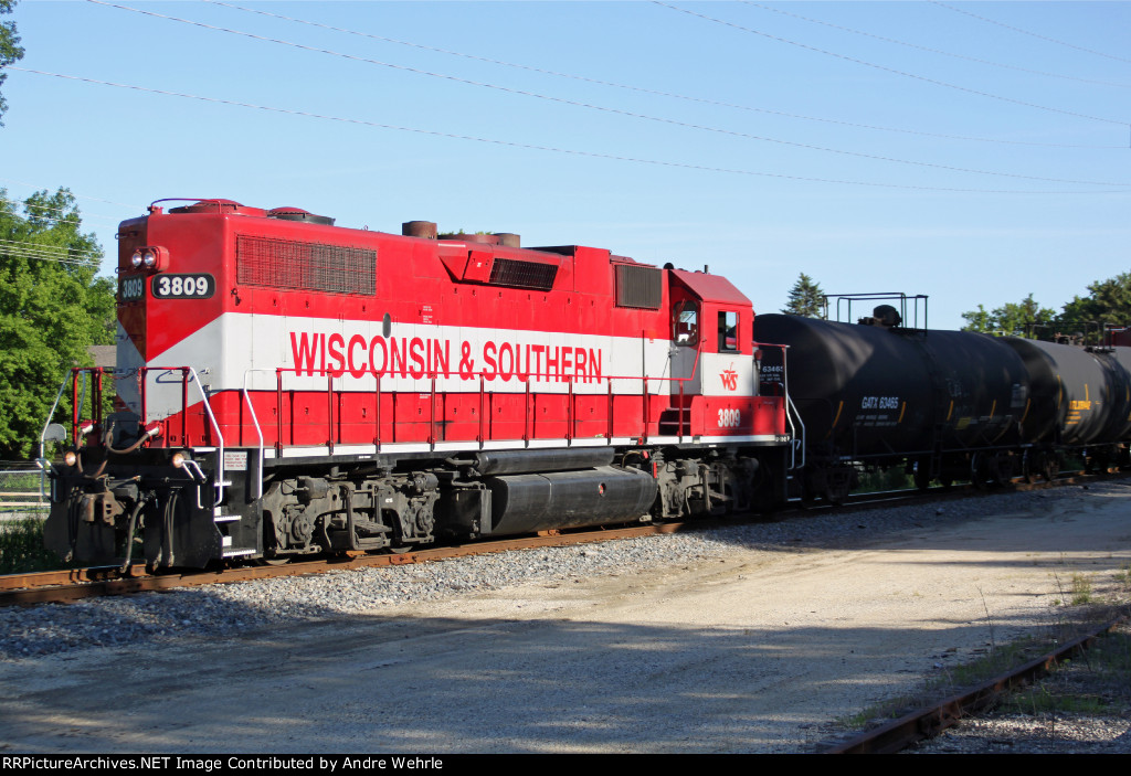 WSOR 3809 approaching Buntrock Avenue with the NB Plymouth job